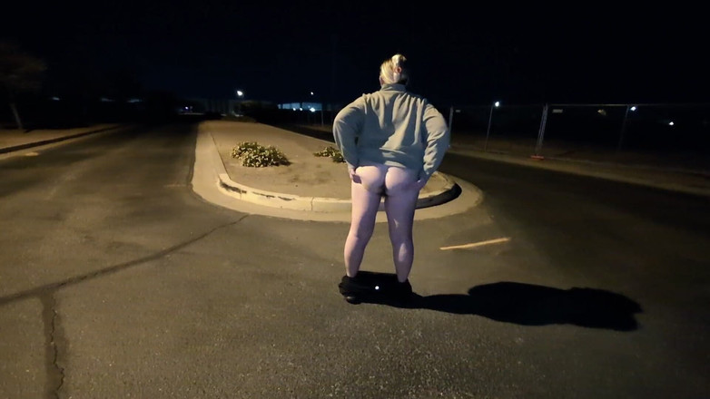 Rendezvousing Assets: Bini montel tebal berkongkek awam pada pagi cili! Badblondiemonroe