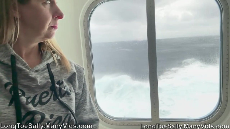 Long Toe Sally Big Buns: Sob-a-hoy