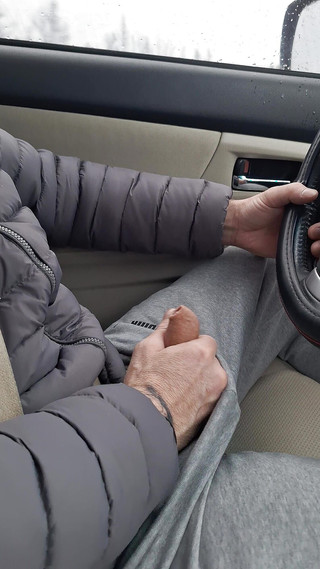 Sleeplovers: Masturbasi di dalam mobil