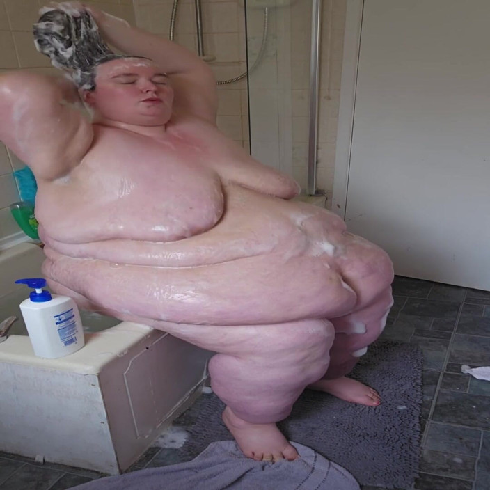 SSBBWLadyBrads: SSBBW Unable to Bath Part 2 in the Bathroom