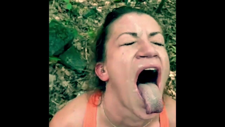 Whore Moan: रंडी पत्नी जंगल में लंड चूस रही है