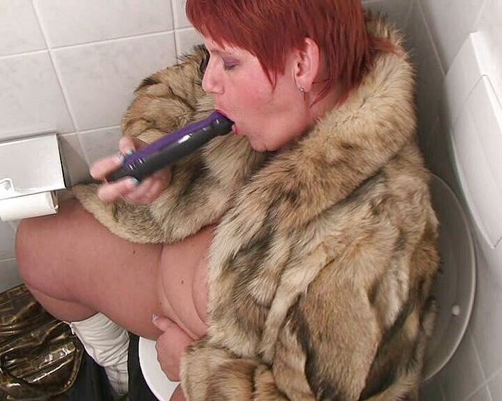 Anna Devot: Annadevot - 穿着毛皮大衣拍摄