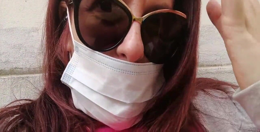 Nicoletta Embassi: Nicoletta r. komşusunu sikiyor ve garajına işiyor özel Covid19 İtalyan karantinası