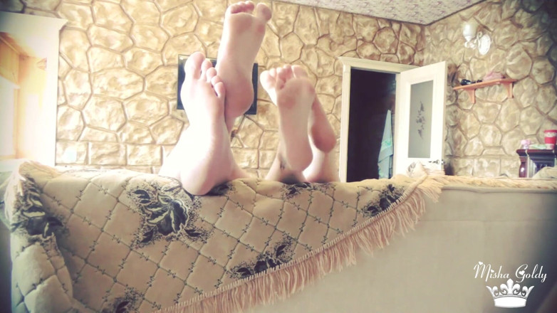 Goddess Misha Goldy: Wank to our feet cuckolded betta footbitch