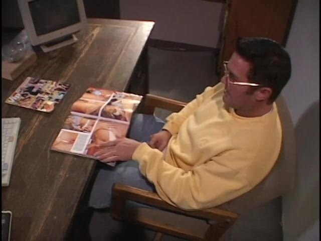 Babe Stars: La bionda sexy sorprende lo stallone che guarda il porno...