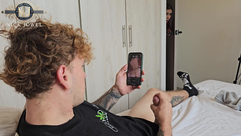 NickJowel: I Masturbate in My Friend's Room, We End up Hard!