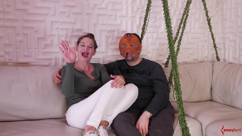 Assylum & Slavemouth: Sexy milfka s kulatým zadkem dostane drsnou bolest poté, co...