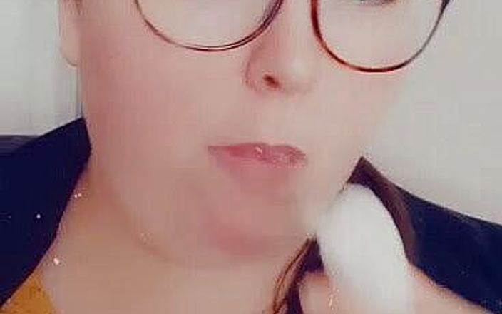 SSBBWLadyBrads: Jem dla ciebie tego pączka