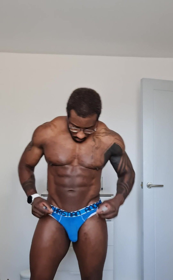 Amadeus: Lebih banyak Jockstrap Pls