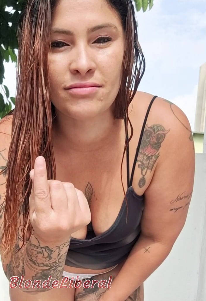 BlondeLiberal: Dai Belan und ich, fast nackt, wie wir den Balkon...