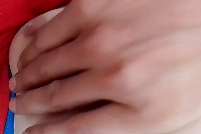 Gangbang straight: Je montre mes tétons