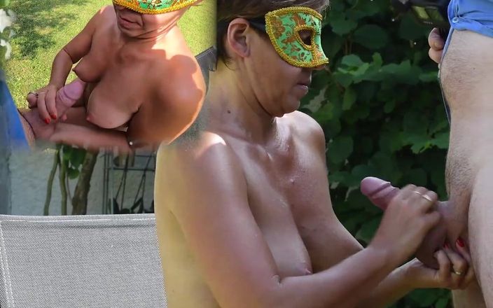 Les Gourmands: Une MILF nue taille une pipe délicieuse et reçoit une énorme éjaculation...