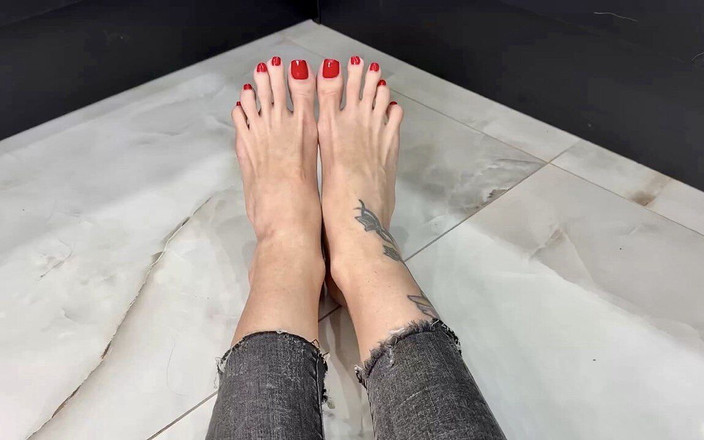 Julia domaina: Långa tår sprider sig, tån spridning närbild, bara fötter med...