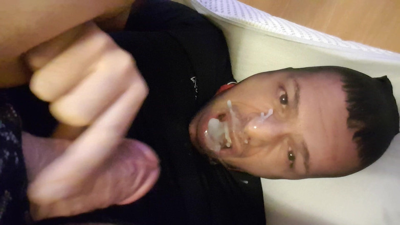 2hot4you: Sparo la mia sborra parlando di porcellino