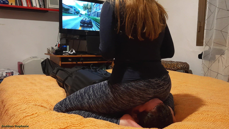 goddess82: Я хочу пограти на твоєму довбаному обличчі невдахи!