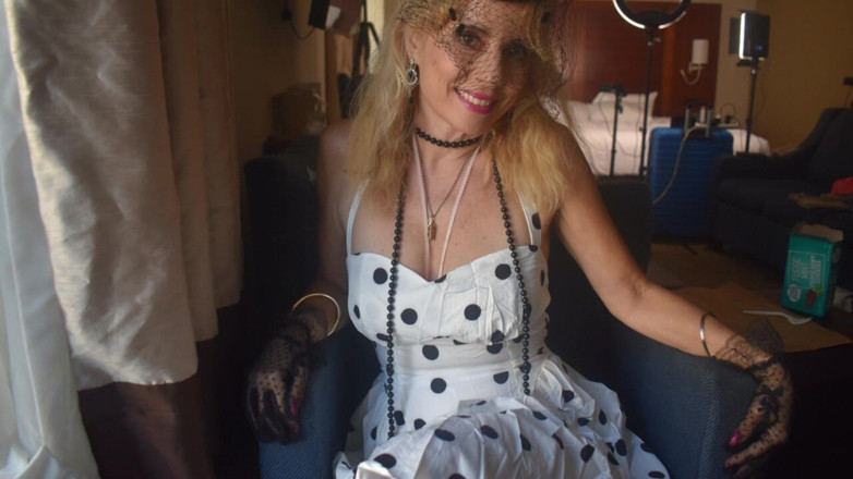 Gentleman Porno: Polka Dot Foot Fetish Starring Dawn Layla