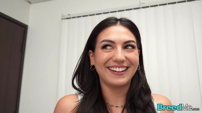 BreedMe: Megan Mistakes houdt van grote ladingen sperma en creampies