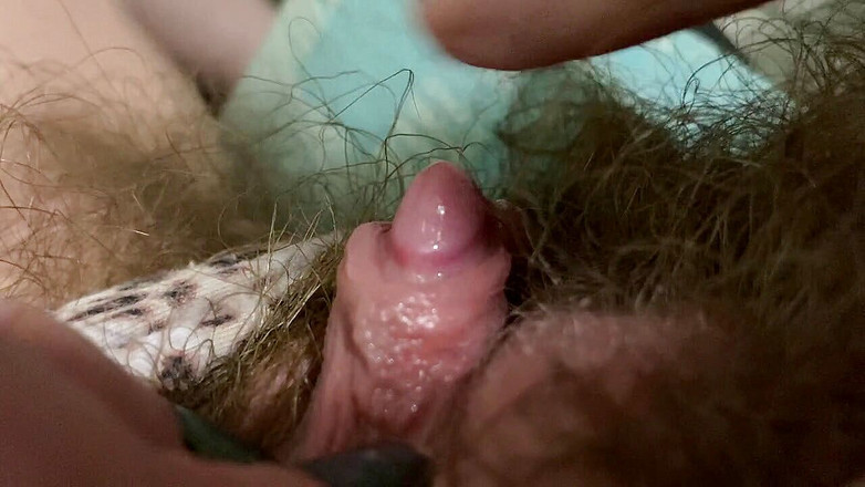 Cuteblonde666: Poranny orgazm duża łechtaczka wcierania w ekstremalne zbliżenie super owłosiona cipka