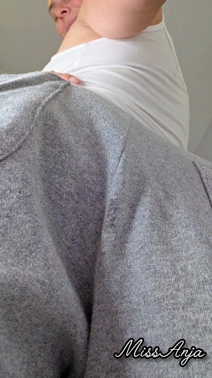 MissAnja_FH: 穿着我的灰色运动裤的大声