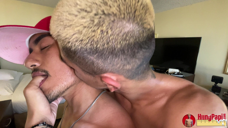 Hung Papi: フン・パピ・チュロ・チンピが年下のイケメンに犯されるハードコア・アナル・ビッグ・ノーカット・コック・フェラチオ