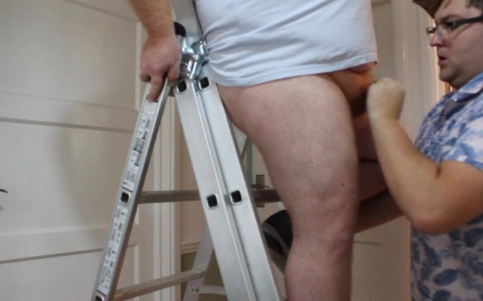 brummieboi89: Brummieboi faz pornô na escada chupando pau dos papais