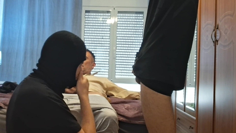 Robyn 3Some: 我女朋友的继父想要