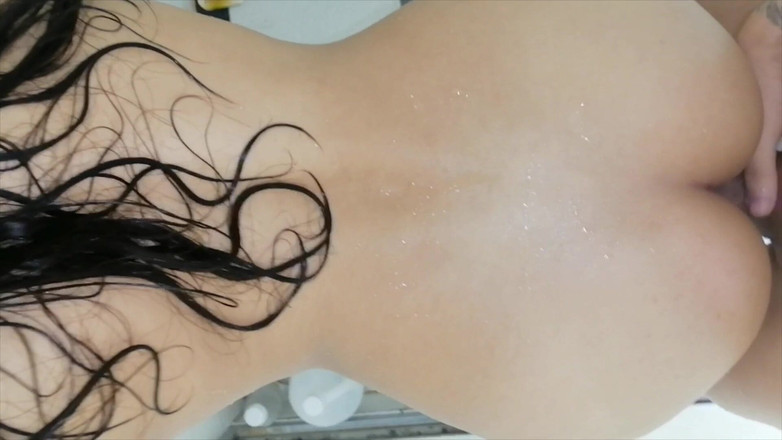 MASSIMO Y ENZO: Para rucha się pod prysznicem pieska