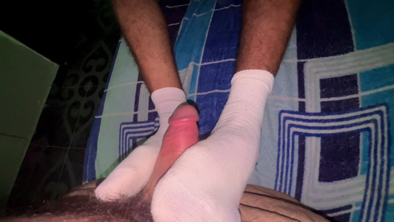 Mr Feet Colombia: Brunette Vergon Jerks off Her Neighbor with White Socks on
