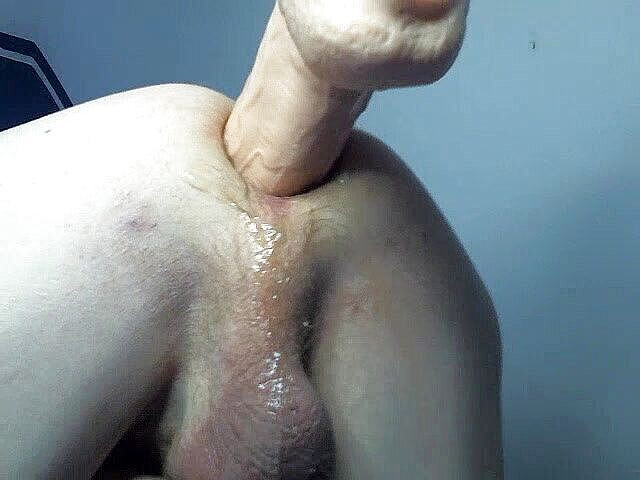 MeandI2: Dildo yang sangat besar di pantatku