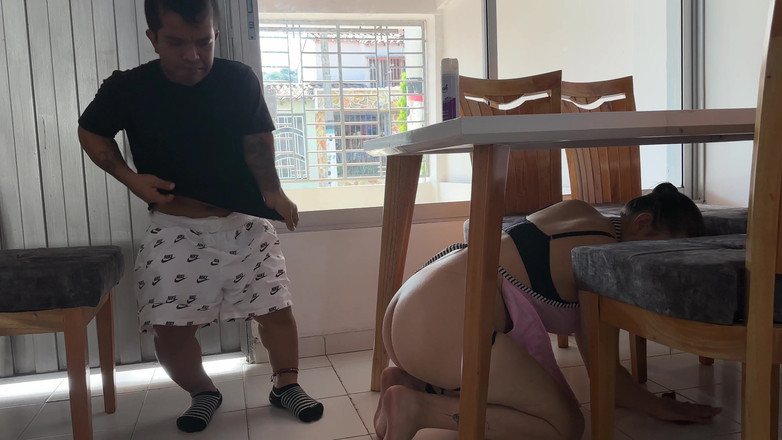 Julianaburning: Sebagai alasan untuk meniduri saudara tiriku yang kecil aku pura-pura...