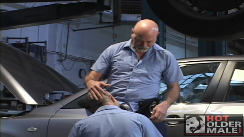 Pantheon men: Ô tô trưởng thành: đang kiểm tra