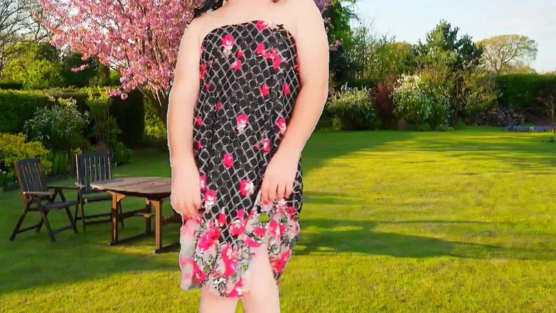 Kitty_Cross: 穿着膝盖高袜子和裙子的可爱女郎跳舞