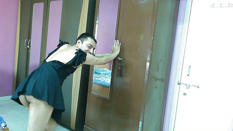 Cute & Nude Crossdresser: Sweet Lollipop si cewek hot dengan gaun hitam seksi lagi...