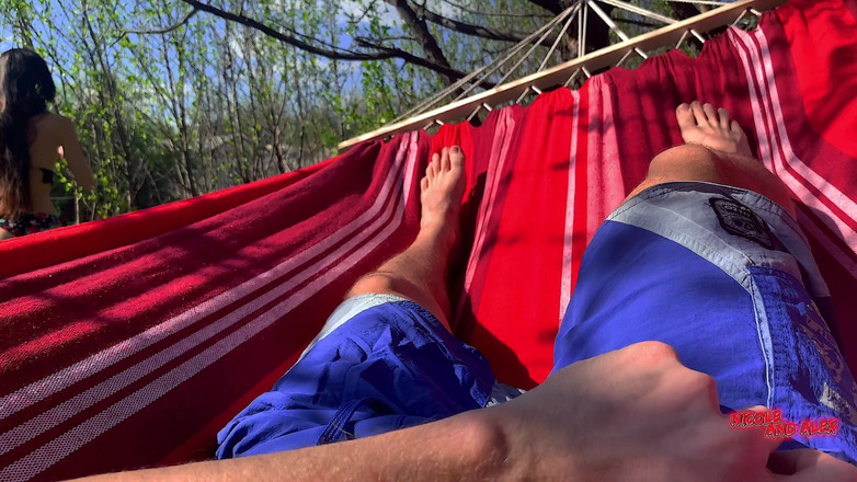 NicoleAndAlex: Fratele meu vitreg mă spionează și se masturbează pe Curul meu