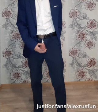AlexRusFun: Heißes geiles teen zeigt seinen großen schwanz vor der kamera...
