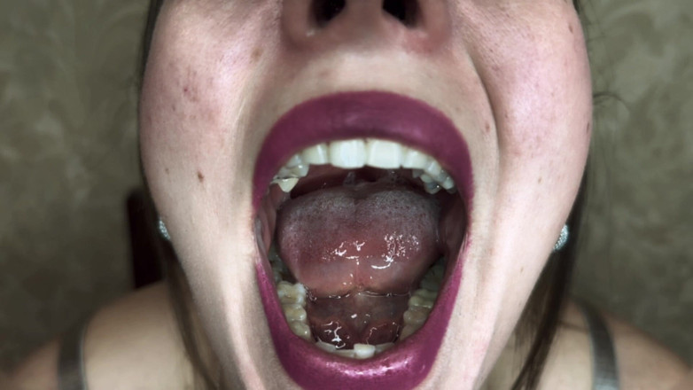 Hottie goddess: Labbra sapiente di mucus con il rossetto e sputa in...