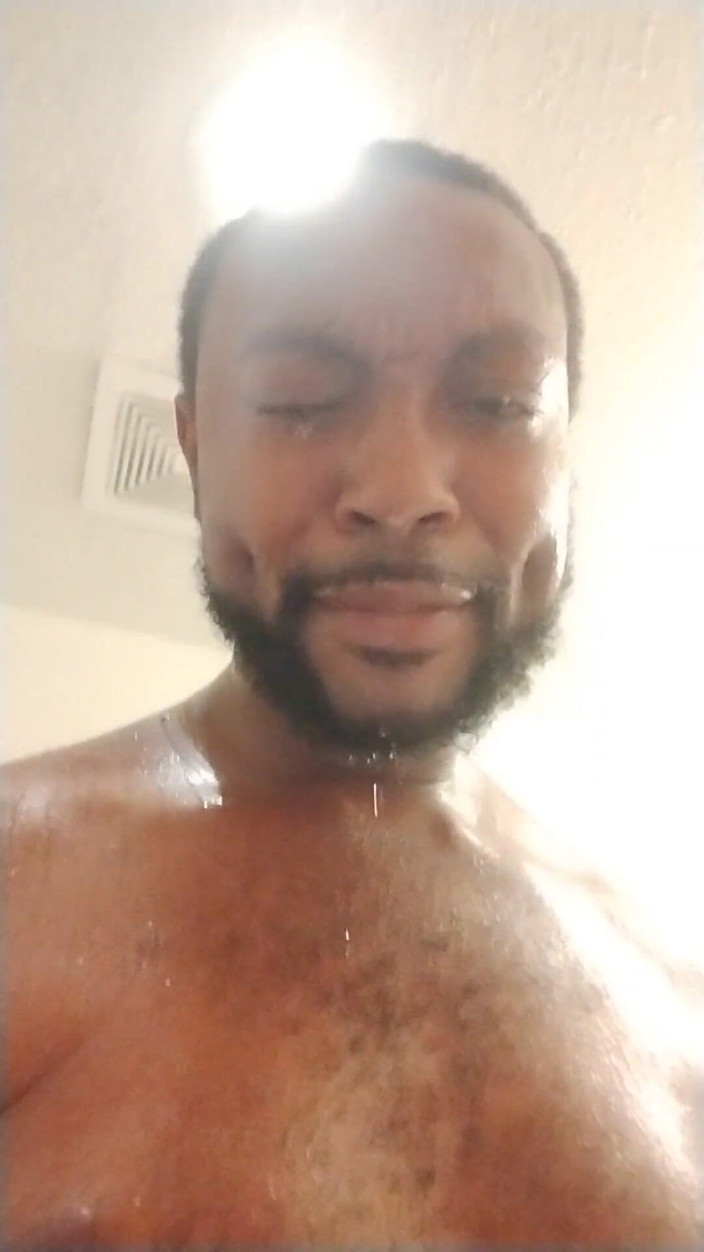 Pharoah Zeus: Pancutan mani seksi yang berpeluh, berair dan panas sebelum mandi