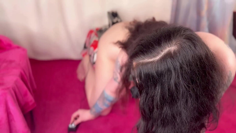 MissFFW: Senhorita Ffw faz striptease e usa máquina de foder