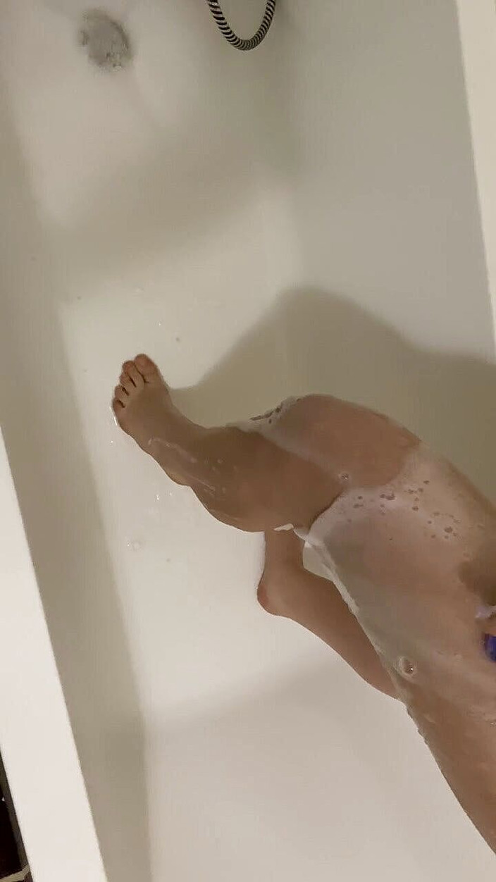 Supernasty: J'aime beaucoup de sperme à pied