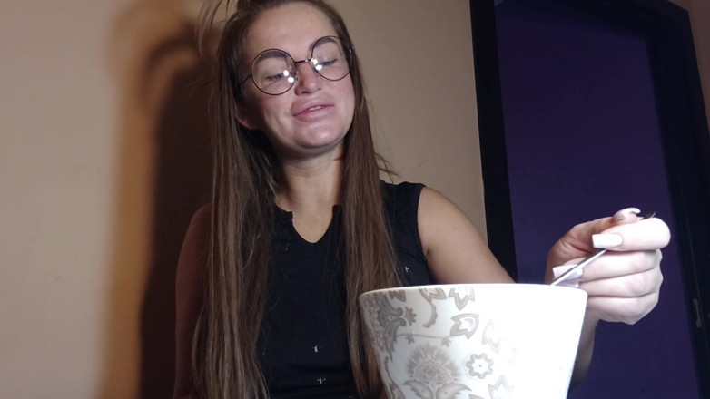 Nadi_Zabava: Dominatrix con esclavo en restrong, jugar con juguete