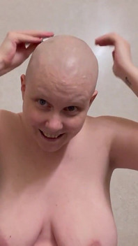 Holím si plešatou hlavu