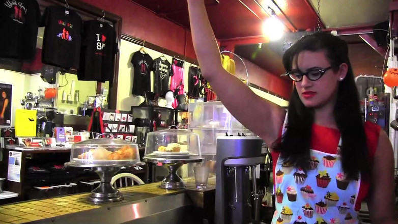 Lesbian Tales: Пенні Барбер і Алані Пі - мамки, які зустрілися на кухні