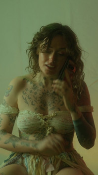 Insatiable Lola Takes 19 Inch Alien Monster