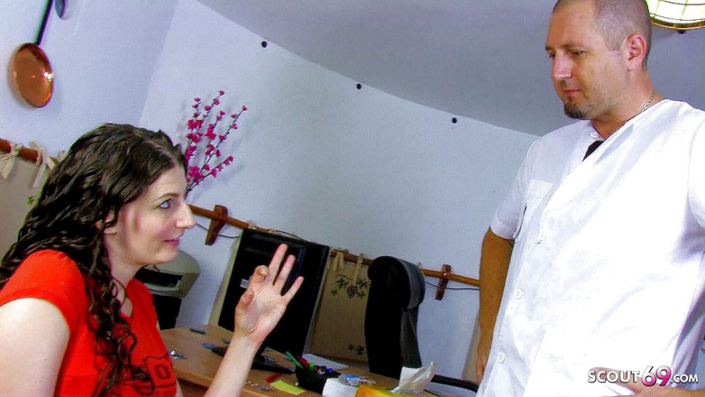 Full porn collection: Dokter dengan kontol besar ngentot tante seksi sabrina setelah pemeriksaan