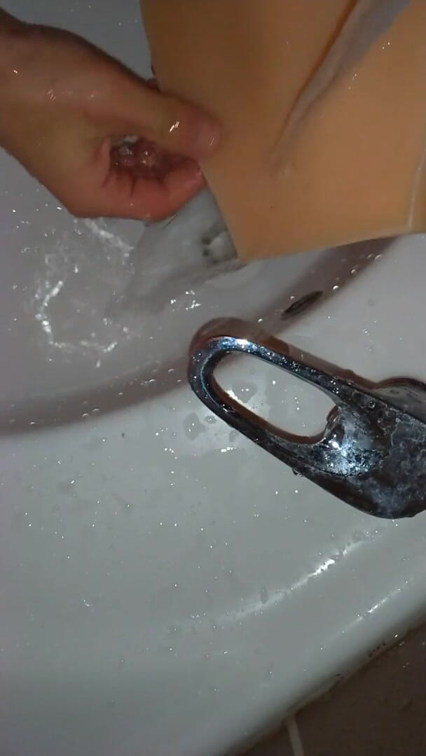 Kadir Reis: How to clean the sex toy