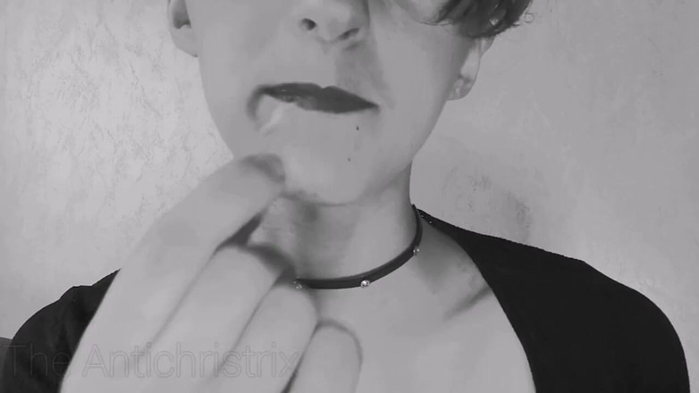 The Antichristrix: Gnadenlose riesin verschlingt sie alle