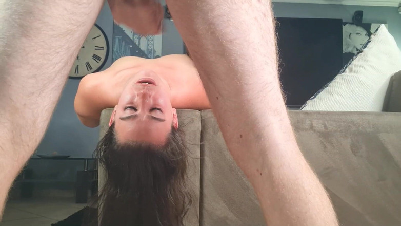 domslutfucker: Трах в горло со спермой в прижатый открытым глазом