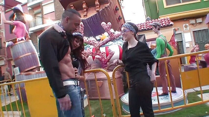 Kinky Angels: Spex morena follada y lechada en grandes tetas