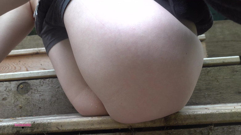 Destination Kat: Pissing Compilation