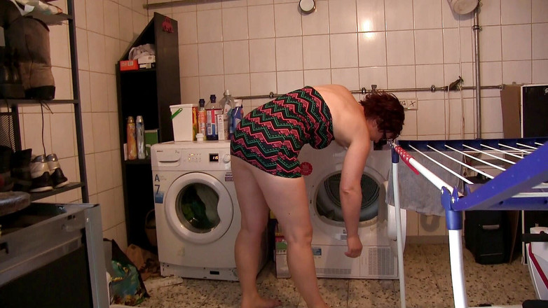 Popp Sylvie: Prinsă în subsol